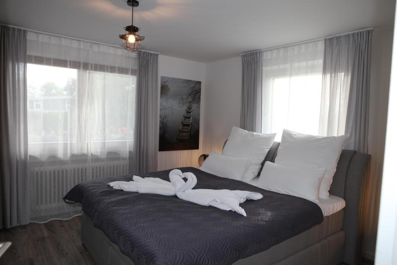 Gaestehaus Zum Rhein Rheinhausen Bagian luar foto